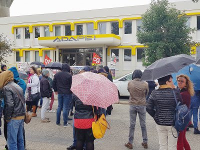 La mobilisation syndicale se tient sous une pluie battante… - Eric Mas