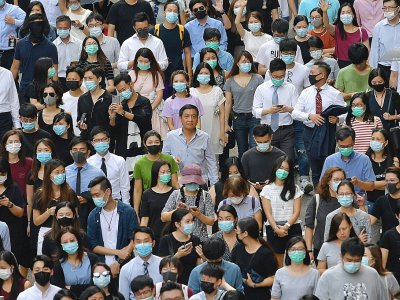 Des manifestants portant des masques chirurgicaux à Hong Kong le 4 octobre 2019 - Nicolas ASFOURI [AFP]