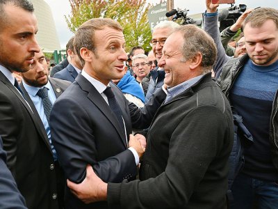 Emmanuel Macron à la rencontre des éleveurs au "Sommet de l'Elevage", à Cournon-d'Auvergne près de Clermont-Ferrand (Centre), le 4 octobre 2019 - PHILIPPE DESMAZES [AFP]