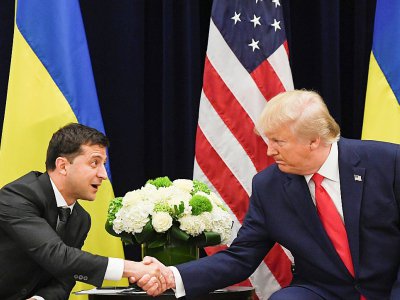 Le président Donald Trump et son homologue ukrainien Volodymyr Zelensky se sont retrouvés en marge de l'assemblée générale des Nations unies à New York le 25 septembre 2019 - SAUL LOEB [AFP]