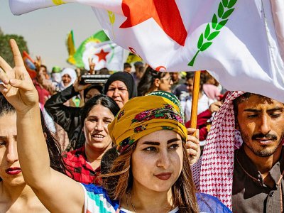 Des Kurdes manifestent contre la possibilité d'une offensive turque dans le nord de la Syrie, à Ras al-Aïn, le 6 octobre 2019 - Delil SOULEIMAN [AFP]