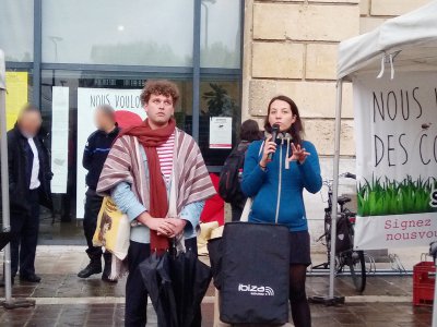 Enora Chopard (à droite) a annoncé la création d'une association des victimes de Lubrizol à Rouen. - Héloïse Weisz