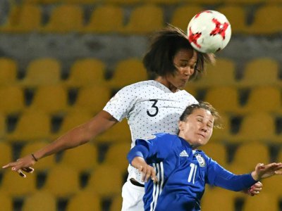 La joueuse des Bleues Wendie Renard lors de la victoire 3-0 sur le Kazakhstan en qualifications de l'Euro 2021 le 8 octobre 2019 - Vyacheslav OSELEDKO [AFP]