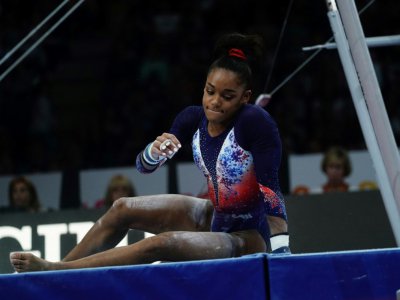 La Française Mélanie De Jesus Dos Santos après une chute aux barres asymétriques, aux Mondiaux de gymnastique, le 10 octobre 2019 à Stuttgart - Lionel BONAVENTURE [AFP]