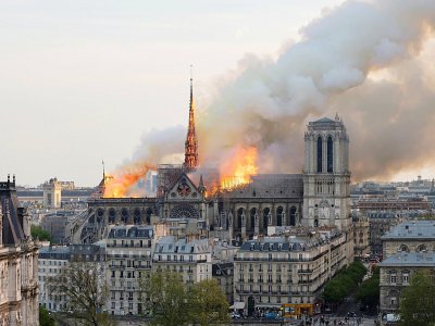 La toiture de la cathédrale Notre-Dame en feu, le 15 avril 2019 à Paris - Fabien Barrau [AFP/Archives]