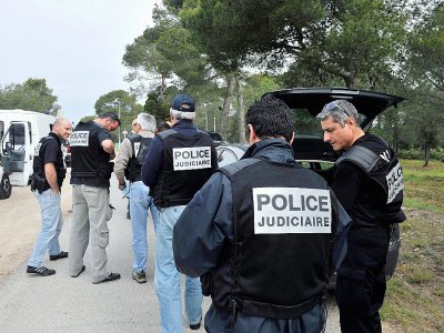 Opération de recherches pour retrouver Xavier Dupont de Ligonnès menées par des centaines de policiers le 29 avril 2011 à Roquebrune-sur-Argens, dans le sud de la France - BORIS HORVAT [AFP/Archives]