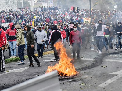 Miles protestan por el alza de los precios de combustibles en Quito, en el décimo día de manifestaciones contra el gobierno de Lenín Moreno - Martin BERNETTI [AFP]