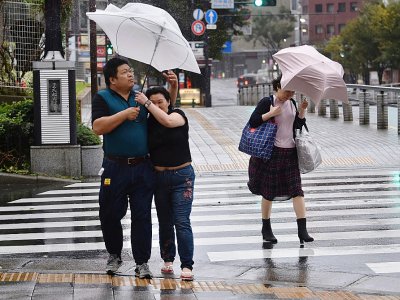 Dans une rue de Tokyo à l'approche du typhon Hagibis, le 12 octobre 2019 - Kazuhiro NOGI [AFP]