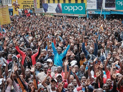 La joie des Kényans devant un écran géant à Nairobi après la performance de leur compatriote Eliud Kipchoge au marathon de Vienne, le 12 octobre 2019 - Yasuyoshi CHIBA [AFP]