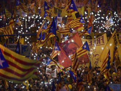 Des indépendantistes catalans manifestent contre le procès intenté à leurs dirigeants, le 16 février 2019 à Barcelone - LLUIS GENE [AFP/Archives]