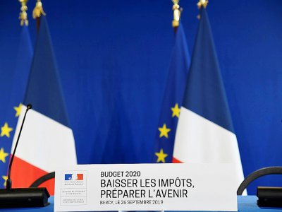 Le slogan du budget 2020, présenté à Paris le 26 septembre 2019 - Bertrand GUAY [AFP/Archives]