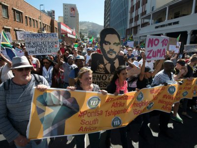 Manifestation d'opposants au Cap le 6 avril 2017 pour demander la démission de Jacob Zuma, alors président sud-africains - RODGER BOSCH [AFP/Archives]