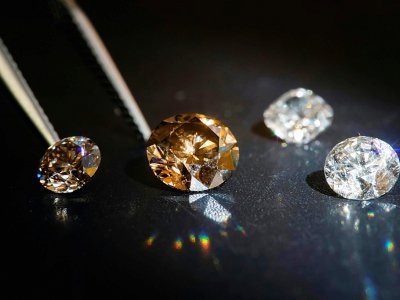 Diamants au siège de la société Diam Concept, hébergée dans un laboratoire du CNRS à l'université Paris 13 - Lionel BONAVENTURE [AFP/Archives]