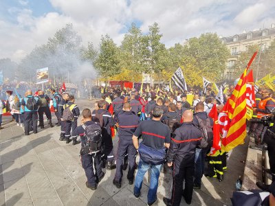 Les pompiers ont défilé dans les rues de Paris. - pompiers 14.