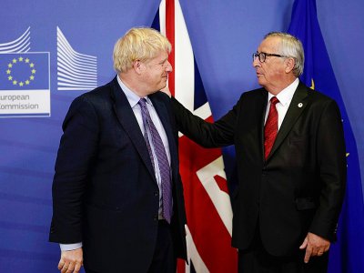 Le Premier ministre britannique Boris Johnson et le président de la Commission européenne Jean-Claude Juncker, le 17 octobre 2019 à Bruxelles - Kenzo TRIBOUILLARD [AFP]