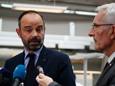 Le Premier ministre Edouard Philippe (G) et le patron de la SNCF Guillaume Pepy (D), à la gare de l'Est, le 19 octobre 2019 - DOMINIQUE FAGET [AFP]