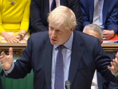 Photo fournie par le Parlement britannique montrant le Premier ministre Boris Johnson s'exprimant devant la chambre des communes, le 19 octobre 2019 - - [PRU/AFP]