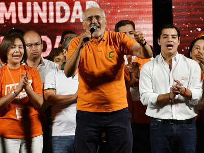 Carlos Mesa, candidat de l'opposition à la présidentielle, lors d'un meeting de campagne, le 16 octobre 2019 à Santa Cruz - AIZAR RALDES [AFP]