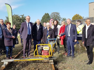 Inauguration du lancement des travaux de la future voie verte à Pré-en-Pail. - Eric Mas