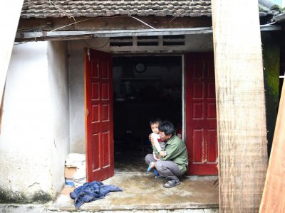 C'est pour payer les 8.500 dollars de la construction de sa maison, dans une région pauvre du centre du Vietnam, et pour permettre à ses trois enfants d'avoir une vie meilleure que Le Van Ha, 30 ans, a tenté le dangereux périple vers la Grande-Bretag - NHAC NGUYEN [AFP]