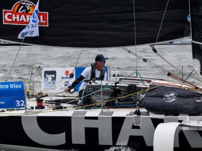 Le skiper français Jérémie Beyou à bord de son monocoque "Charal" lors de la Solitaite du Figaro après le départ de Nantes, le 2 juin 2019 - Damien MEYER [AFP/Archives]