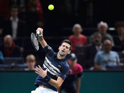 Le Serbe Novak Djokovic face au Français Corentin Moutet au 2e tour du Masters 1000 de Paris, le 30 octobre 2019 - Christophe ARCHAMBAULT [AFP]