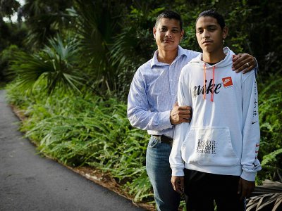 Anthony Borges (à droite) aux côtés de son père Royer Borges, le 9 août 2019 en Floride - Eva Marie UZCATEGUI [AFP]