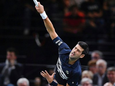 Le Serbe Novak Djokovic face au Britannique Kyle Edmund au 3e tour du Masters 1000 de Paris, le 31 octobre 2019 - Christophe ARCHAMBAULT [AFP]
