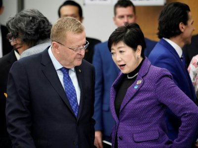 John Coates (g), le président de la Commission de coordination du CIO, et la gouverneure de Tokyo, Yuriko Koike (d), à Tokyo, le 1er novembre 2019 - Kimimasa MAYAMA [POOL/AFP]