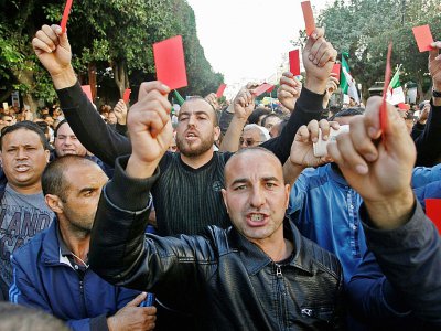 Des manifestants algériens manifestent contre le pouvoir à Alger, le 1er novembre 2019 - - [AFP]