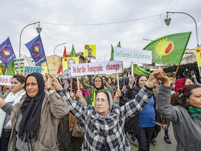 Des Syriens kurdes manifestant contre Ankara, à Qamichli, dans le nord-est de la Syrie, le 2 novembre 2019 - Delil SOULEIMAN [AFP]