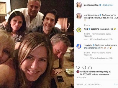 Jennifer Aniston a choisi comme premier post sur son compte Instagram une photo réunissant tous les acteurs de la série Friends. - Jennifer Aniston