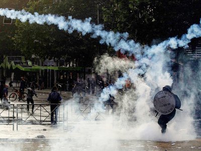 Affrontements entre policiers et manifestants à Santiago du Chili, le 4 novembre 2019 - CLAUDIO REYES [AFP]