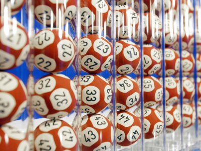 Des boules de loto utilisées pour le tirage de l'Euro Millions dans les locaux de la Française des Jeux à Boulogne Billancourt (Hauts-de-Seine) le 29 septembre 2007 - Joël SAGET [AFP/Archives]