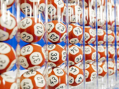 Des boules de loto utilisées pour le tirage de l'Euro Millions dans les locaux de la Française des Jeux à Boulogne Billancourt (Hauts-de-Seine) le 29 septembre 2007 - Joël SAGET [AFP/Archives]