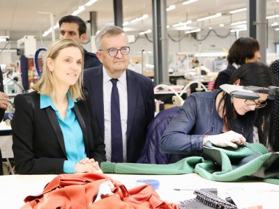 Agnès Pannier-Runacher, secrétaire d'État auprès du ministre de l'Economie et des finances, était en visite à l'atelier d'Ifs (Calvados). Elle décrit l'entreprise comme un "modèle d'entreprise inclusive". - Léa Quinio