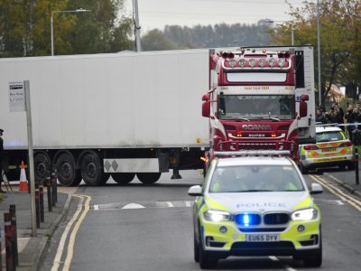 Le camion dans lequel 39 cadavres de migrants tentant d'entrer illégalement au Royaume-Uni ont été découverts, le 23 octobre 2019 à Grays, à l'est de Londres - Ben STANSALL [AFP/Archives]