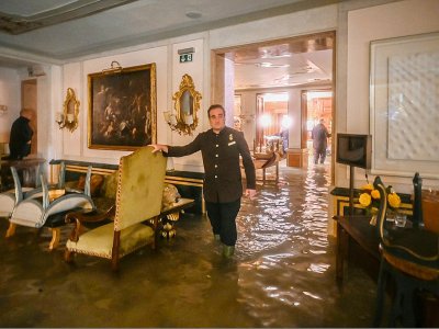 Un salon du Gritti Palace, un des hôtels de luxe de Venise, le 12 novembre 2019 - Marco BERTORELLO [AFP]