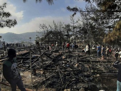 Un camp détruit en partie par le feu sur l'île grecque de Samos le 15 octobre 2019 après une rixe entre demandeurs d'asile - - [AFP/Archives]