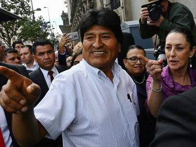 L'ex-président bolivien Evo Morales et la maire de Mexico Claudia Sheinbaum (d), le 13 novembre 2019 à Mexico - PEDRO PARDO [AFP]