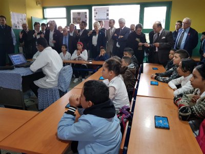 La délégation s'est rendue dans l'école de Saaba de Casablanca, où l'entreprise normande Novatice technologies a développé l'un de ses produits. - Marc Aubault