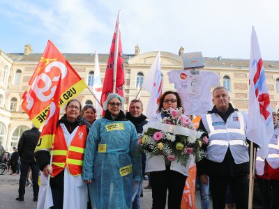 Le personnel de santé de Cherbourg et de Valognes (Manche) s'est mobilisé jeudi 14 novembre 2019, comme dans le reste de la France à l'appel de l'intersyndicale CFDT, CGT, FA, et FO. - Marthe Rousseau