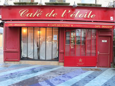Le Café de l'étoile situé au centre-ville au 2 rue des Portes à Cherbourg-en-Cotentin (Manche) ouvre à nouveau ce mardi 19 novembre 2019. - Marthe Rousseau