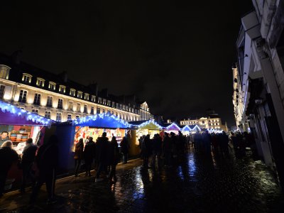Le traditionnel marché de Noël place Saint Sauveur - Ville de Caen – F. Decaëns.