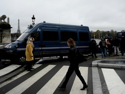 Les forces de l'ordre quadrillent la Place de la Concorde, le 17 novembre 2019 dans la crainte de débordements de gilets jaunes en ce jour anniversaire de leur mouvement - Philippe LOPEZ [AFP]