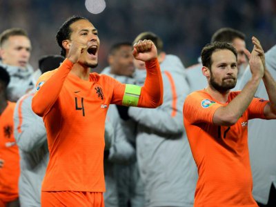 La joie des Néerlandais après leur qualification pour l'Euro-2020, à l'issue de leur match face à l'Irlande du Nord, le 16 novembre 2019 à Belfast - Mark MARLOW [AFP]
