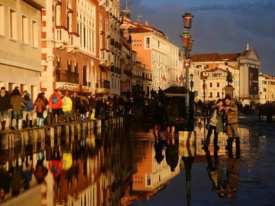 Touristes dans les rues inondées de Venise le 17 novembre 2019 - Filippo MONTEFORTE [AFP]