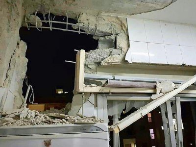 Photo distribuée par l'agence officielle syrienne Sana montrant selon elle les dégâts provoqués par un missile israélien sur une maison d'un quartier ouest de Damas, le 20 novembre 2019 - - [SANA/AFP]