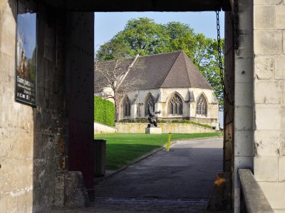 La porte Saint-Pierre conduit le visiteur vers l'intérieur du château de Caen (Calvados). - Frédérique Lecapitaine - Archives