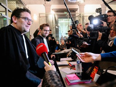 Les avocats de Willy Bardon, Me Stéphane Daquo (G) et Marc Bailly, s'expriment devant la presse le 21 novembre 2019 à Amiens avant l'ouverture du procès de leur client pour le meurtre d'Elodie Kulik - DENIS CHARLET [AFP]